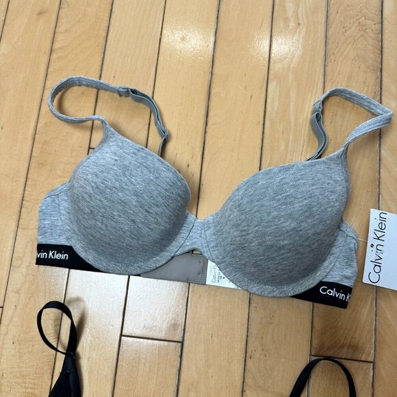 NWT CALVIN KLEIN Padded Grey Knit Bra Size 34B + Free Black Bra Size Small - Picture 3 of 9